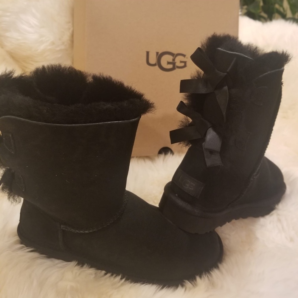 Brand New Authentic Black Bailey Bow UGGS🧦